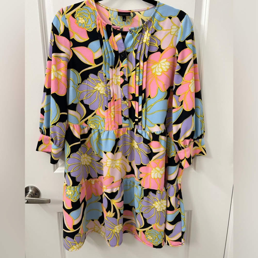Beautiful floral dress w/ pockets